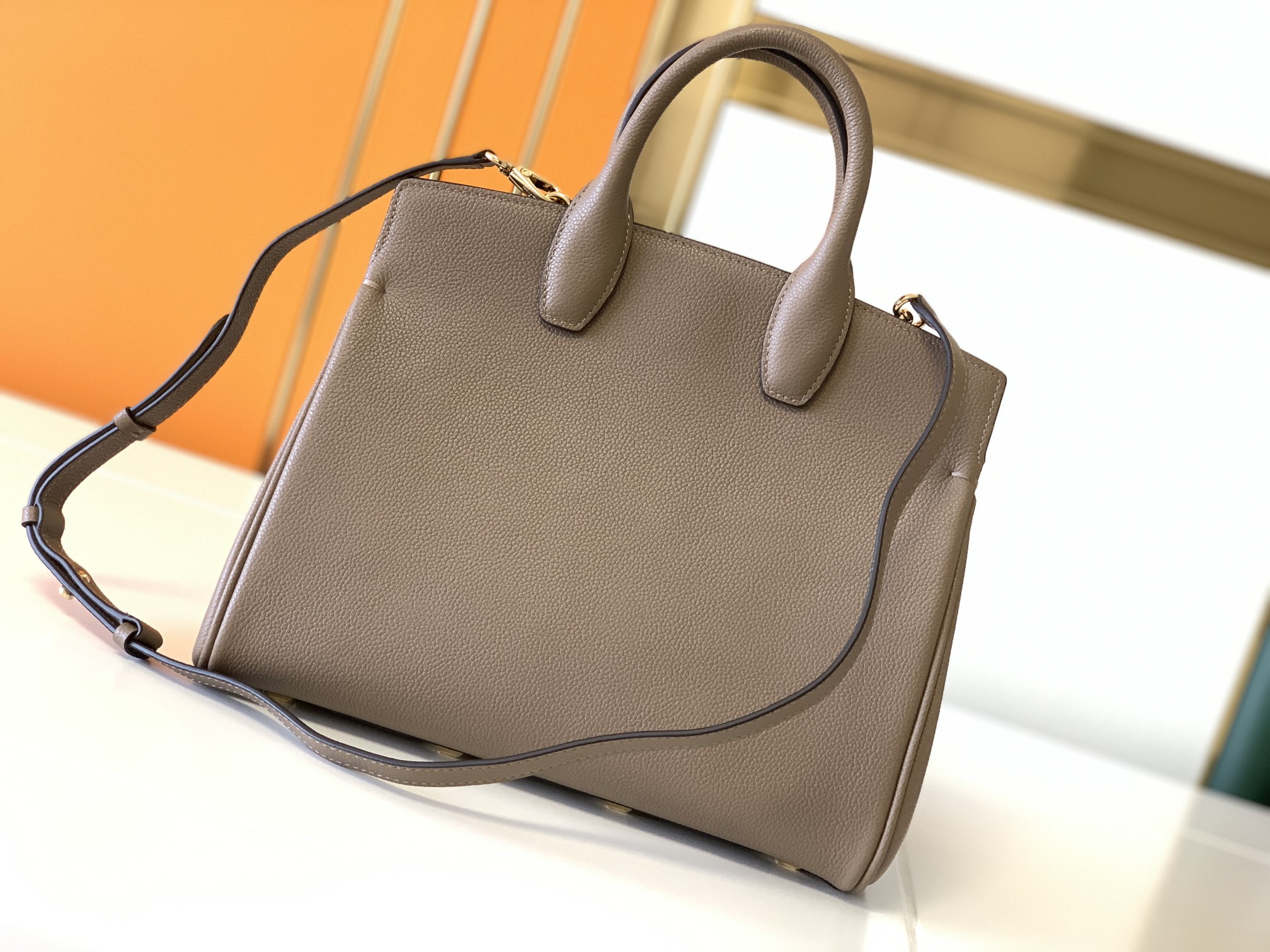 Ferragamo 살바토레 페라가모 FW2023 Gancini 잠금장치 토트백 12