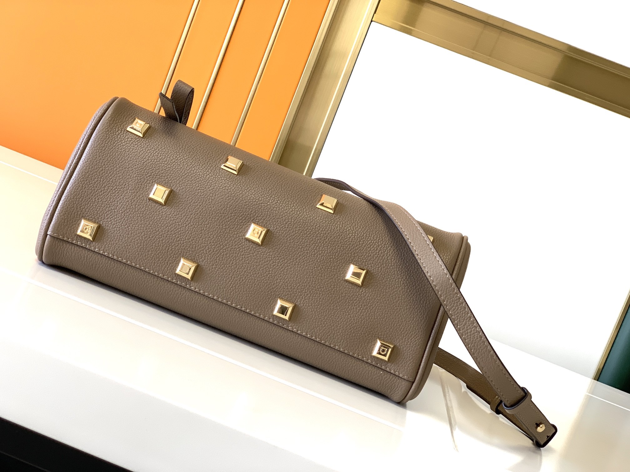 Ferragamo 살바토레 페라가모 FW2023 Gancini 잠금장치 토트백 13