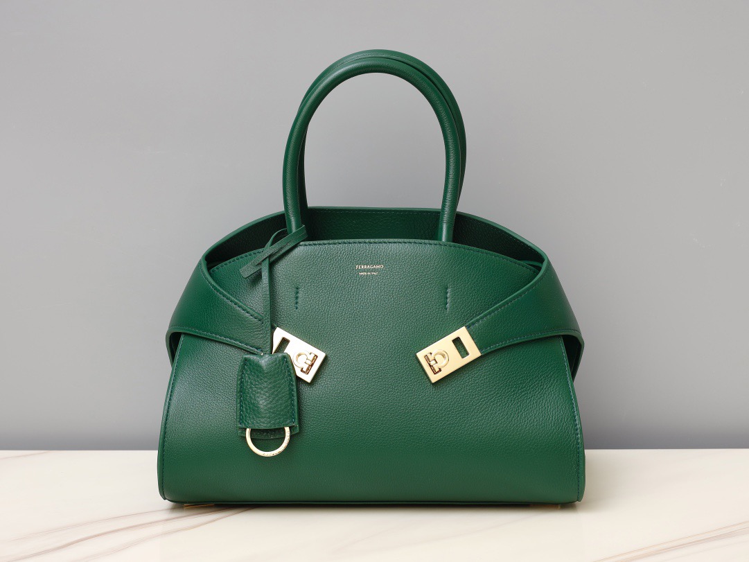 FERRAGAMO 페레가모 FW2023 HUG 나파 가죽 토트백 7