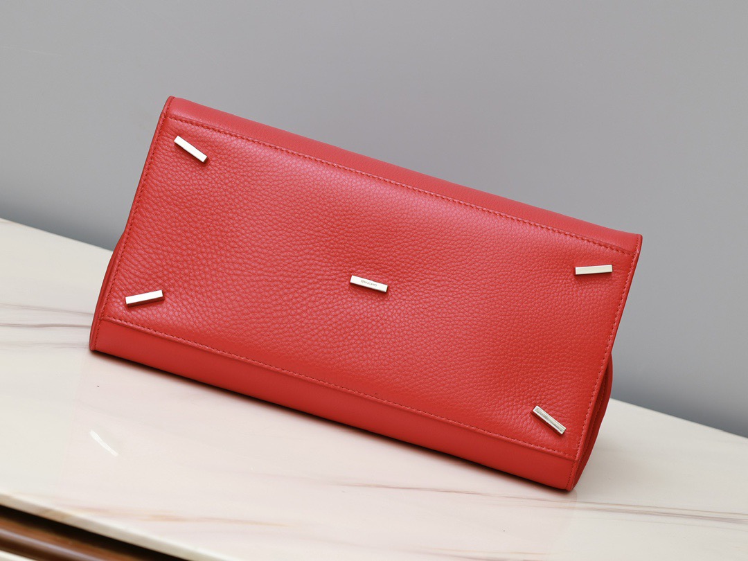 FERRAGAMO 페레가모 FW2023 HUG 나파 가죽 토트백 12