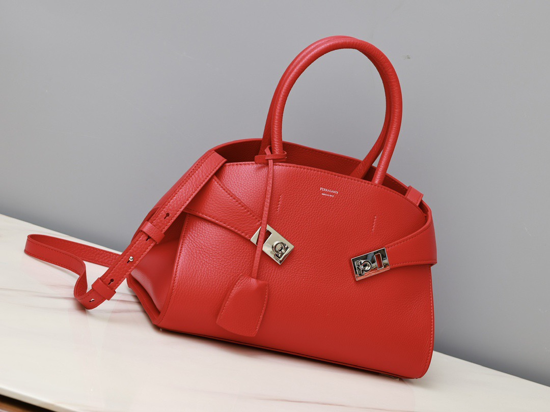 FERRAGAMO 페레가모 FW2023 HUG 나파 가죽 토트백 14