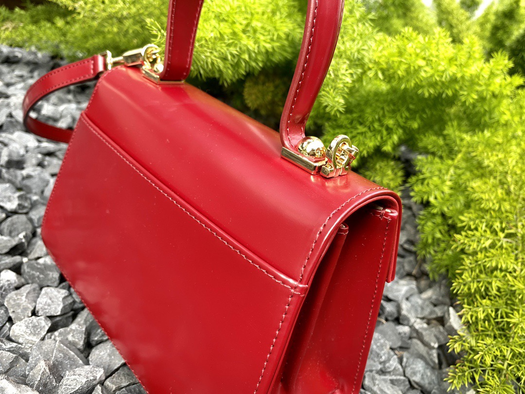 FERRAGAMO 페라가모 FW2023 Gancino 빈티지 가죽 핸드백 5