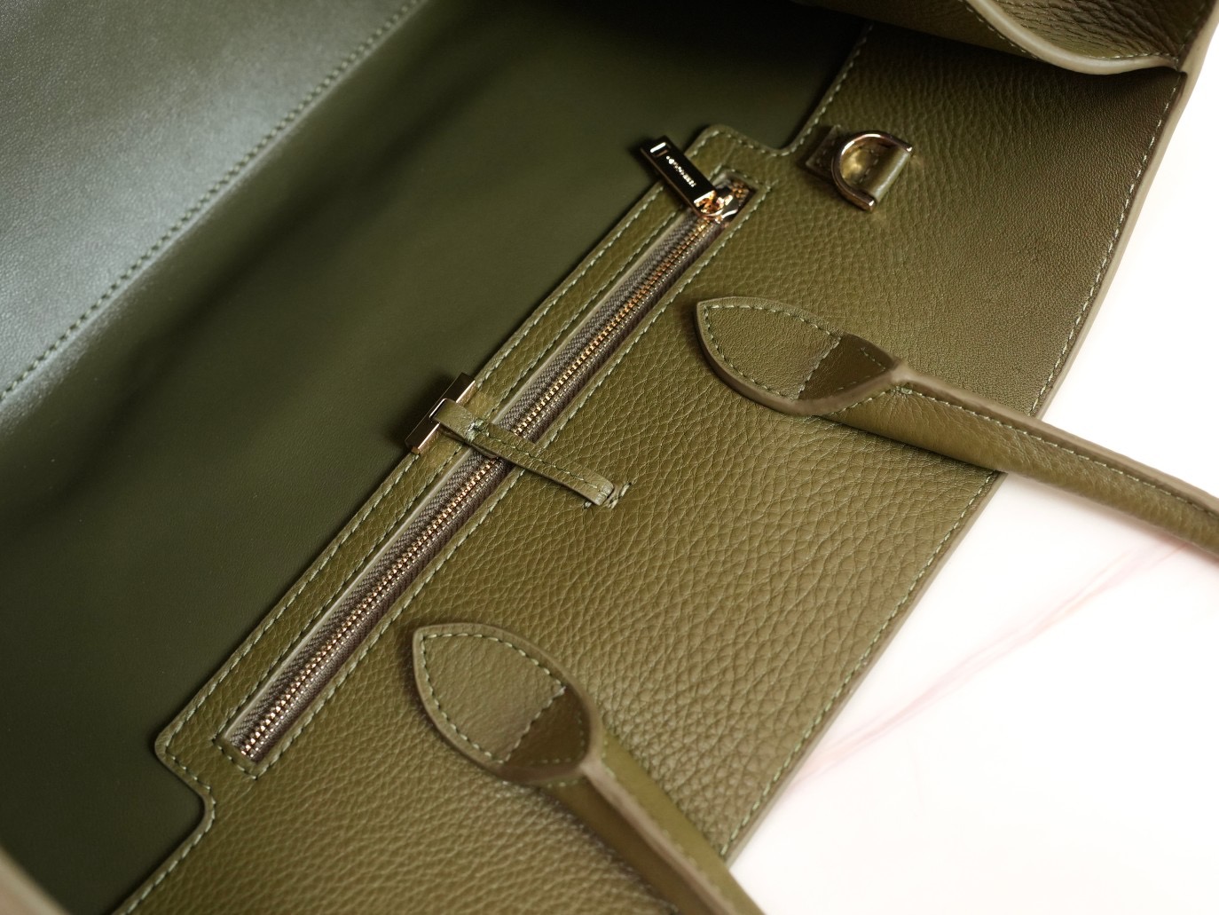 FERRAGAMO 페레가모 FW2023 HUG 나파 가죽 토트백 5