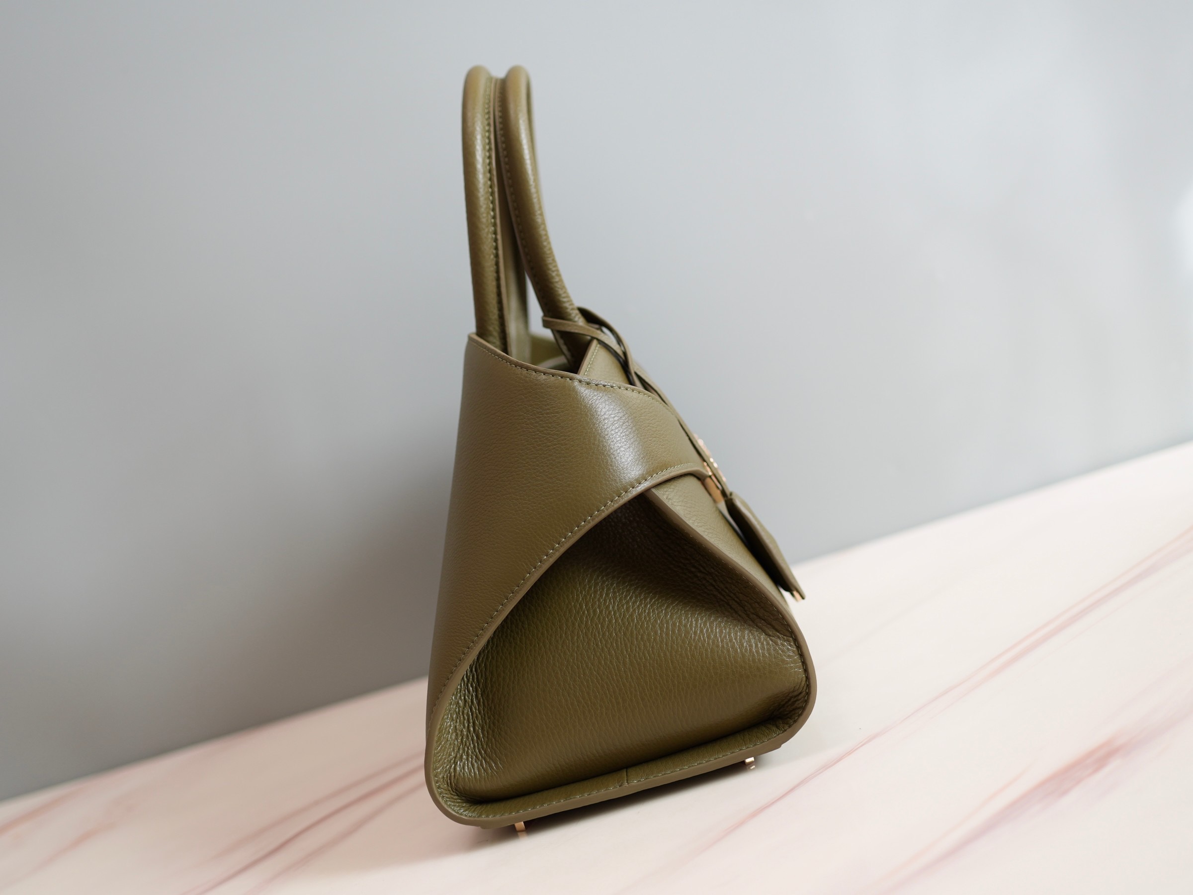 FERRAGAMO 페레가모 FW2023 HUG 나파 가죽 토트백 7