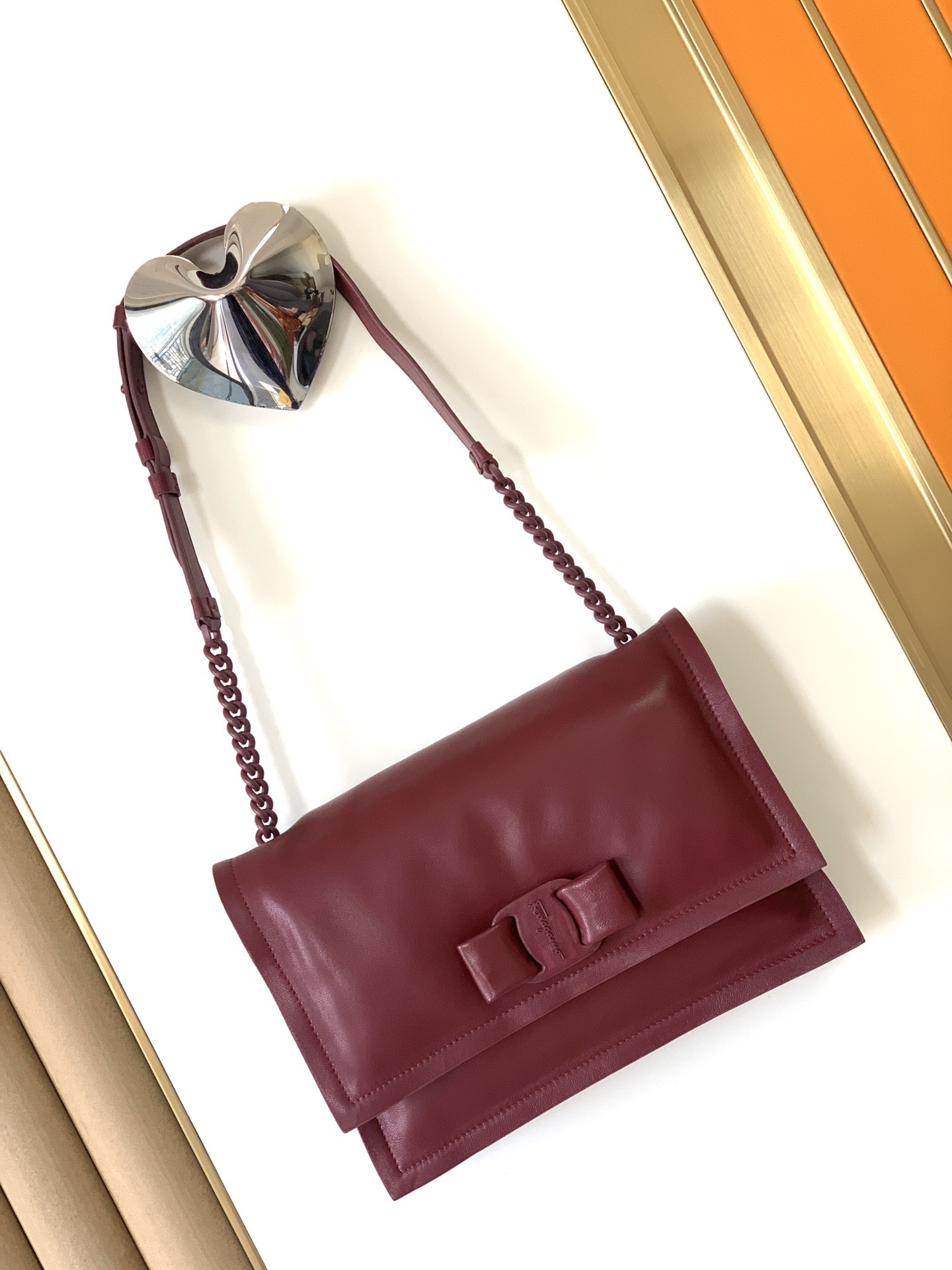 FERRAGAMO 살바토레 페라가모 FW2023 Vara 리본 장식 숄더백 6