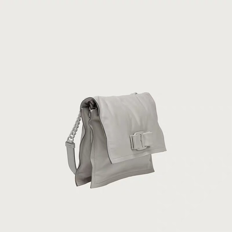 FERRAGAMO 살바토레 페라가모 FW2023 Vara 리본 장식 숄더백 2