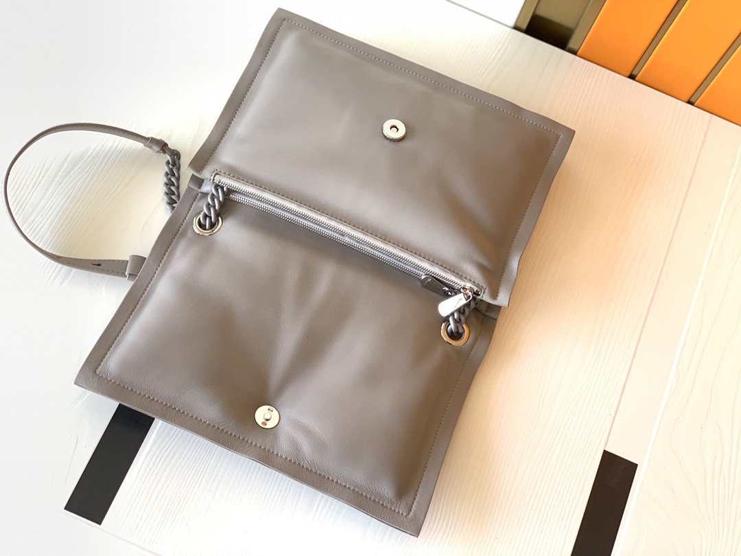 FERRAGAMO 살바토레 페라가모 FW2023 Vara 리본 장식 숄더백 9