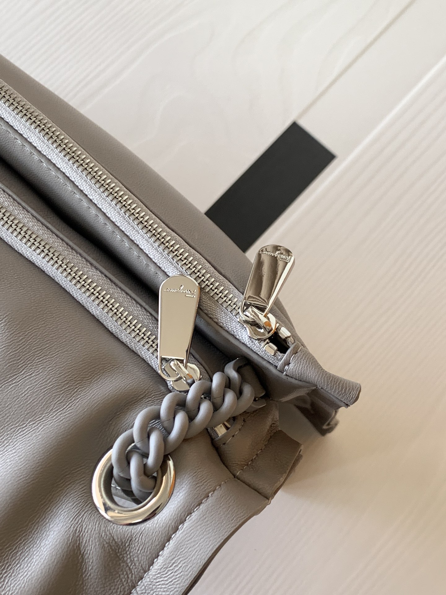 FERRAGAMO 살바토레 페라가모 FW2023 Vara 리본 장식 숄더백 11