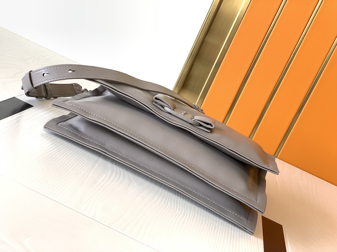 FERRAGAMO 살바토레 페라가모 FW2023 Vara 리본 장식 숄더백 14