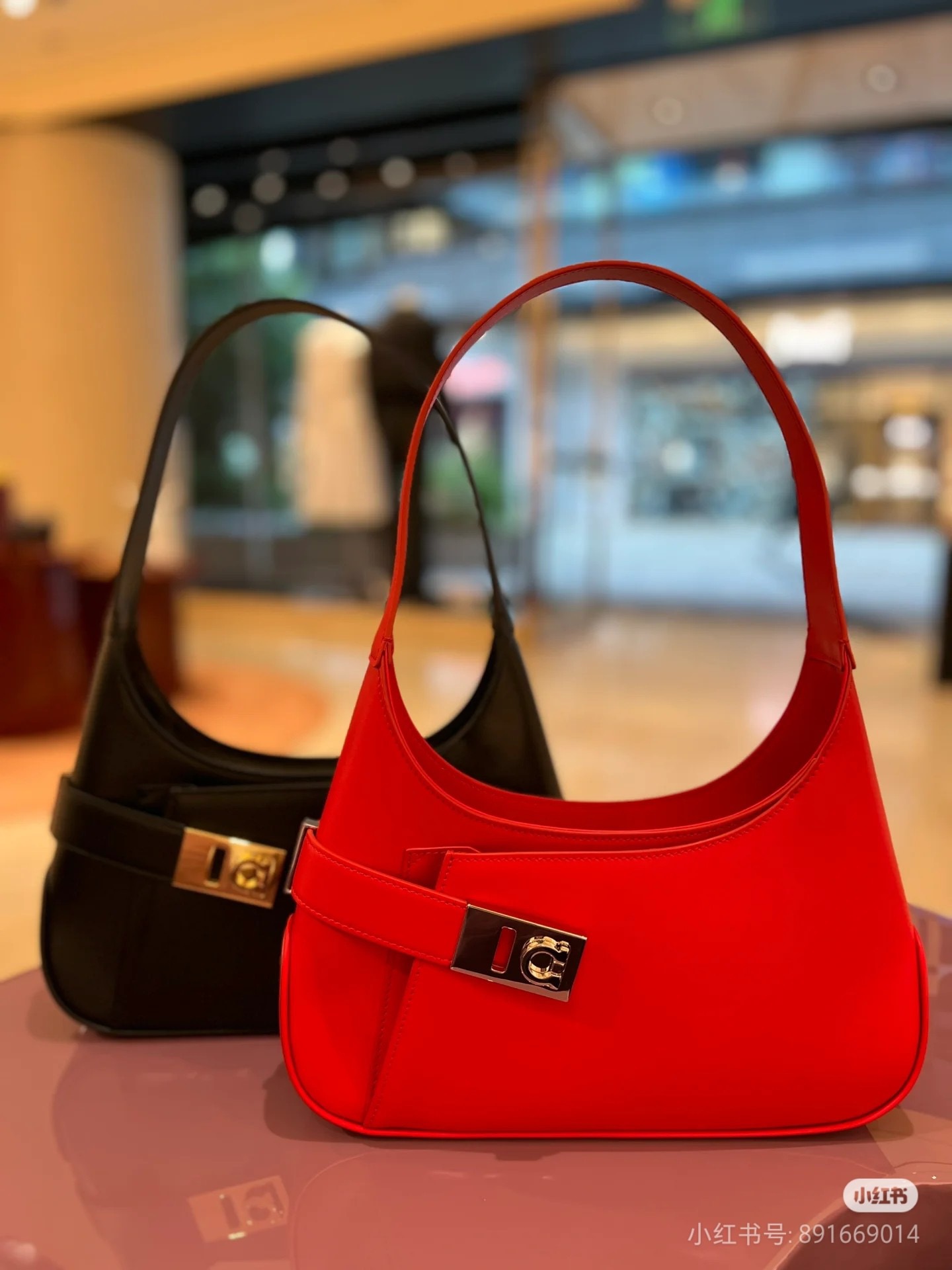 FERRAGAMO 페라가모 간치니 스트랩 숄더백 EE-216295 5