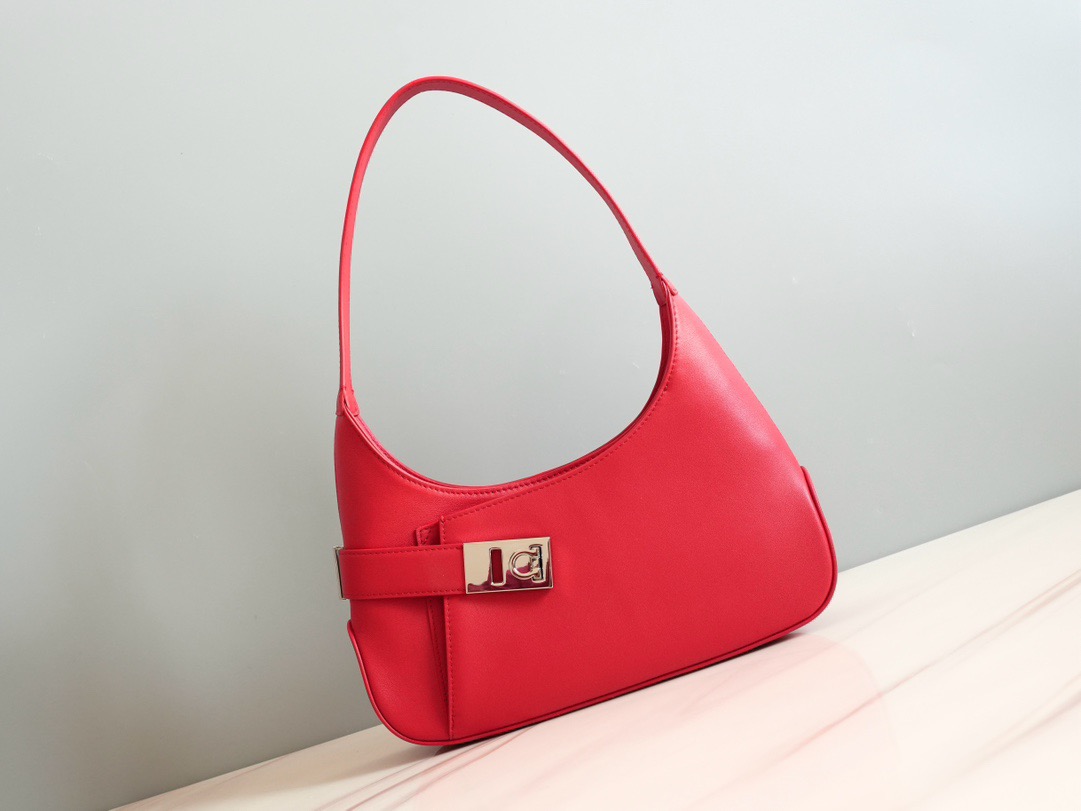 FERRAGAMO 페라가모 간치니 스트랩 숄더백 EE-216295 13