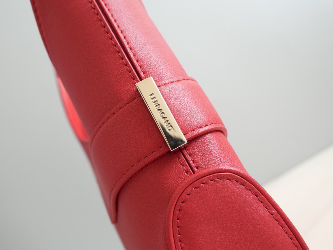 FERRAGAMO 페라가모 간치니 스트랩 숄더백 EE-216295 16