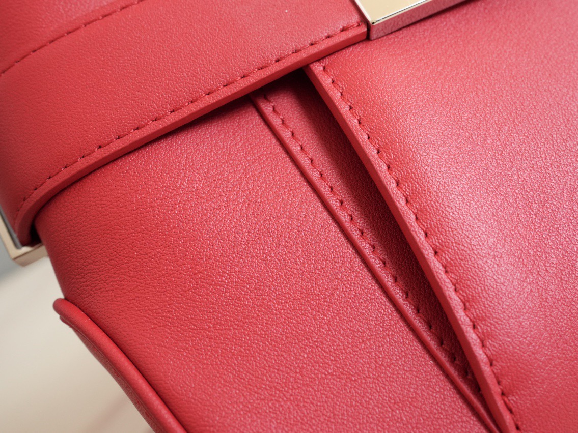 FERRAGAMO 페라가모 간치니 스트랩 숄더백 EE-216295 18