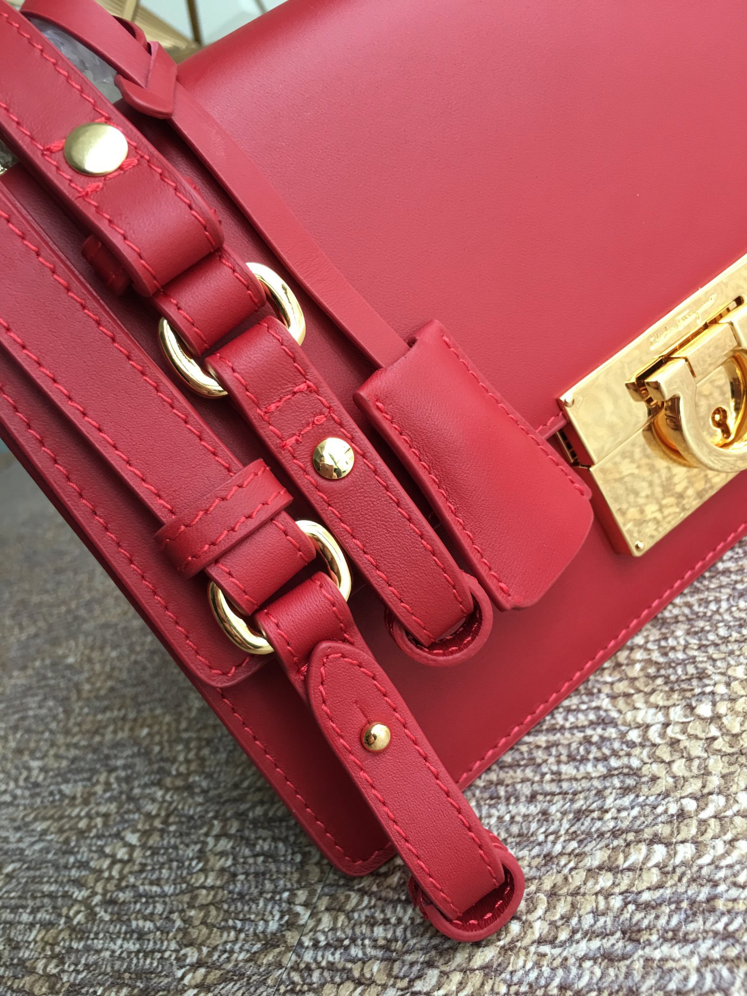 FERRAGAMO 페라가모 간치니 클래식 플랩 숄더 & 크로스백 미디엄 FZ-21E099 4