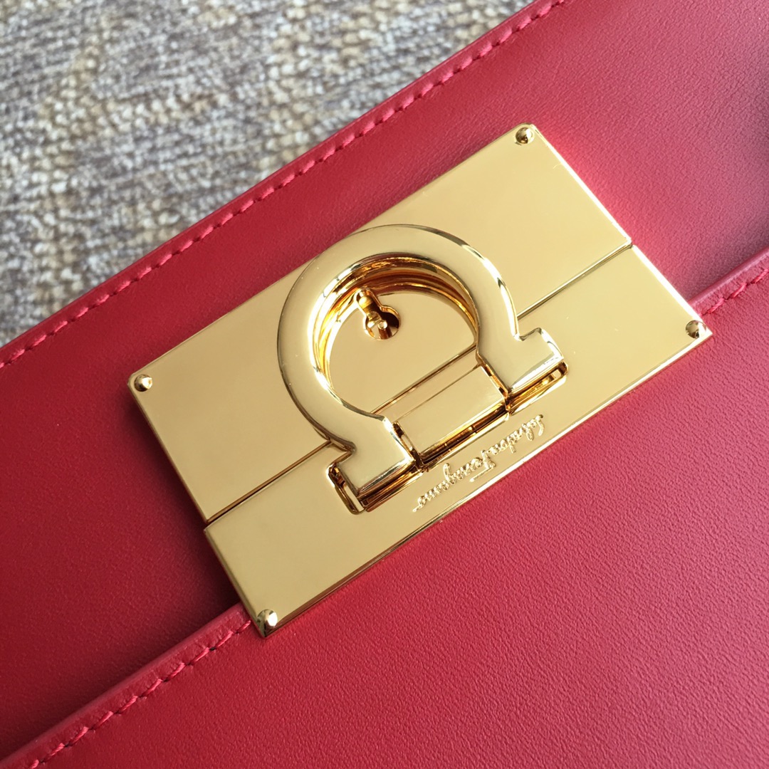 FERRAGAMO 페라가모 간치니 클래식 플랩 숄더 & 크로스백 미디엄 FZ-21E099 5