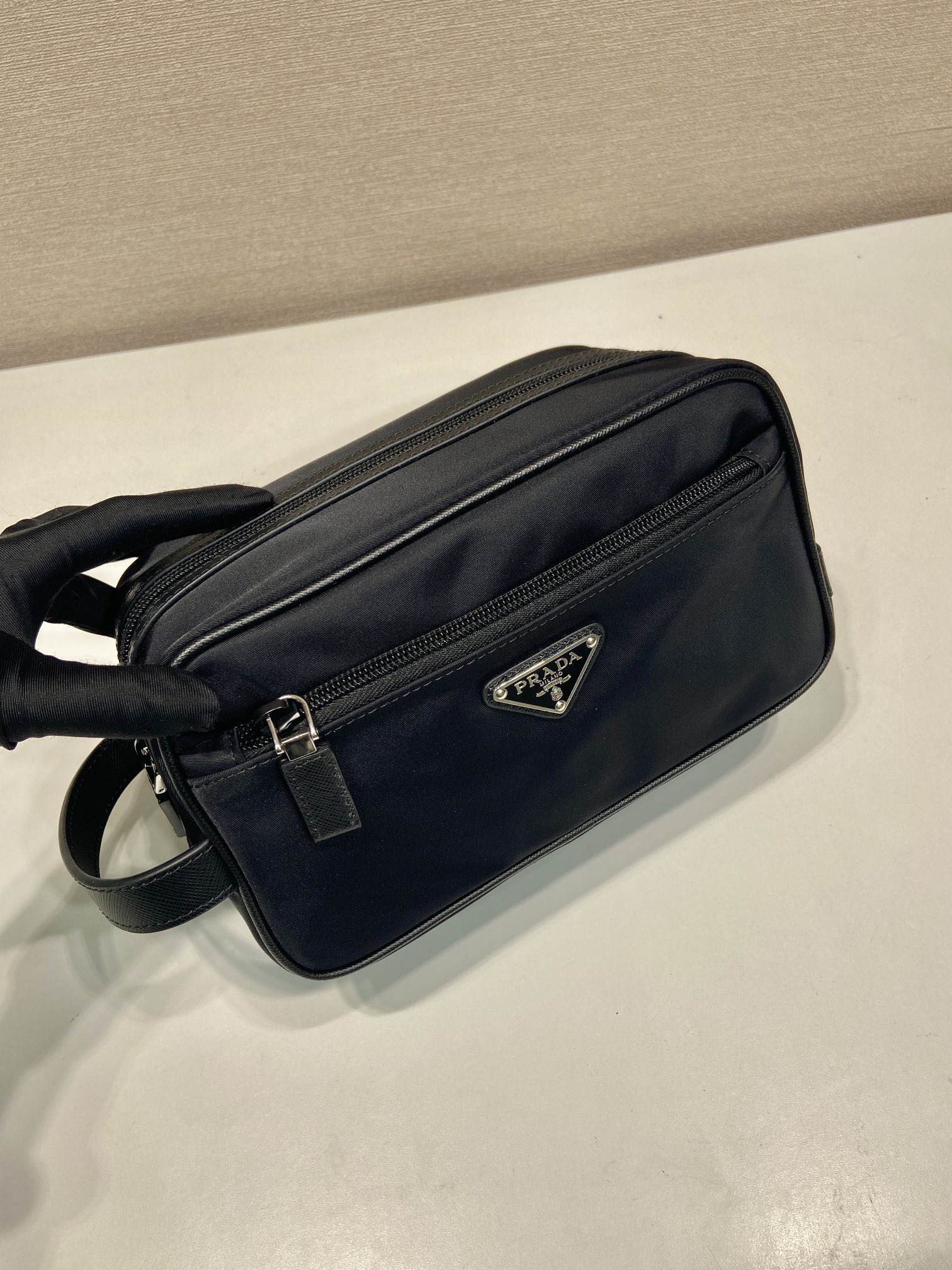PRADA 프라다 FW2023 Re-Nylon 여행용 수납 파우치 10