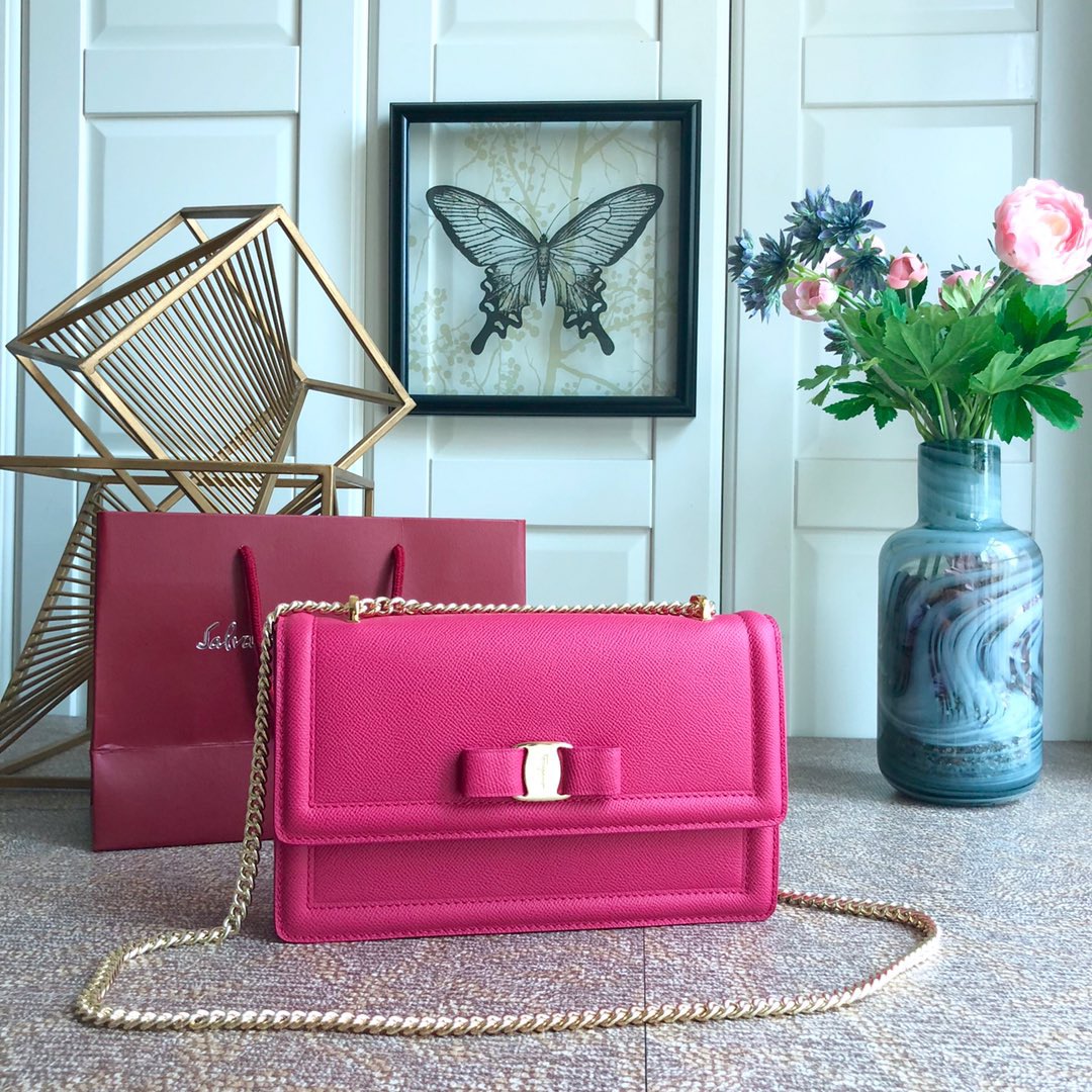 FERRAGAMO 페라가모 바라(Vara) 보우 플랩 숄더백 라지 21G462 1