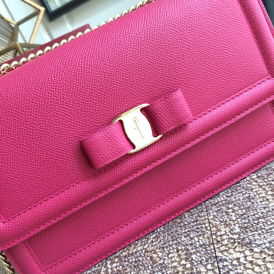 FERRAGAMO 페라가모 바라(Vara) 보우 플랩 숄더백 라지 21G462 2