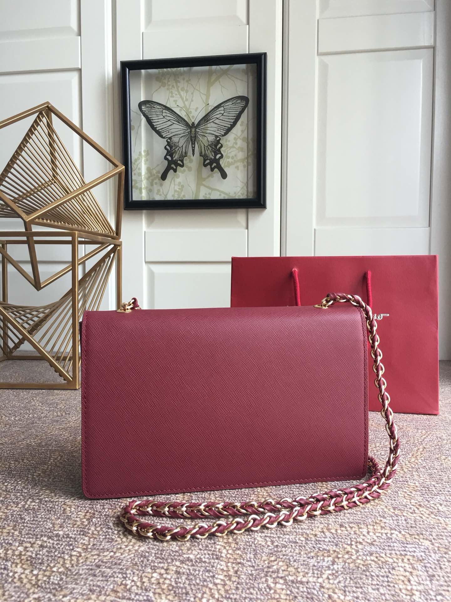 FERRAGAMO 페라가모 FW2023 Vara 리본 장식 소가죽 체인 숄더백 19