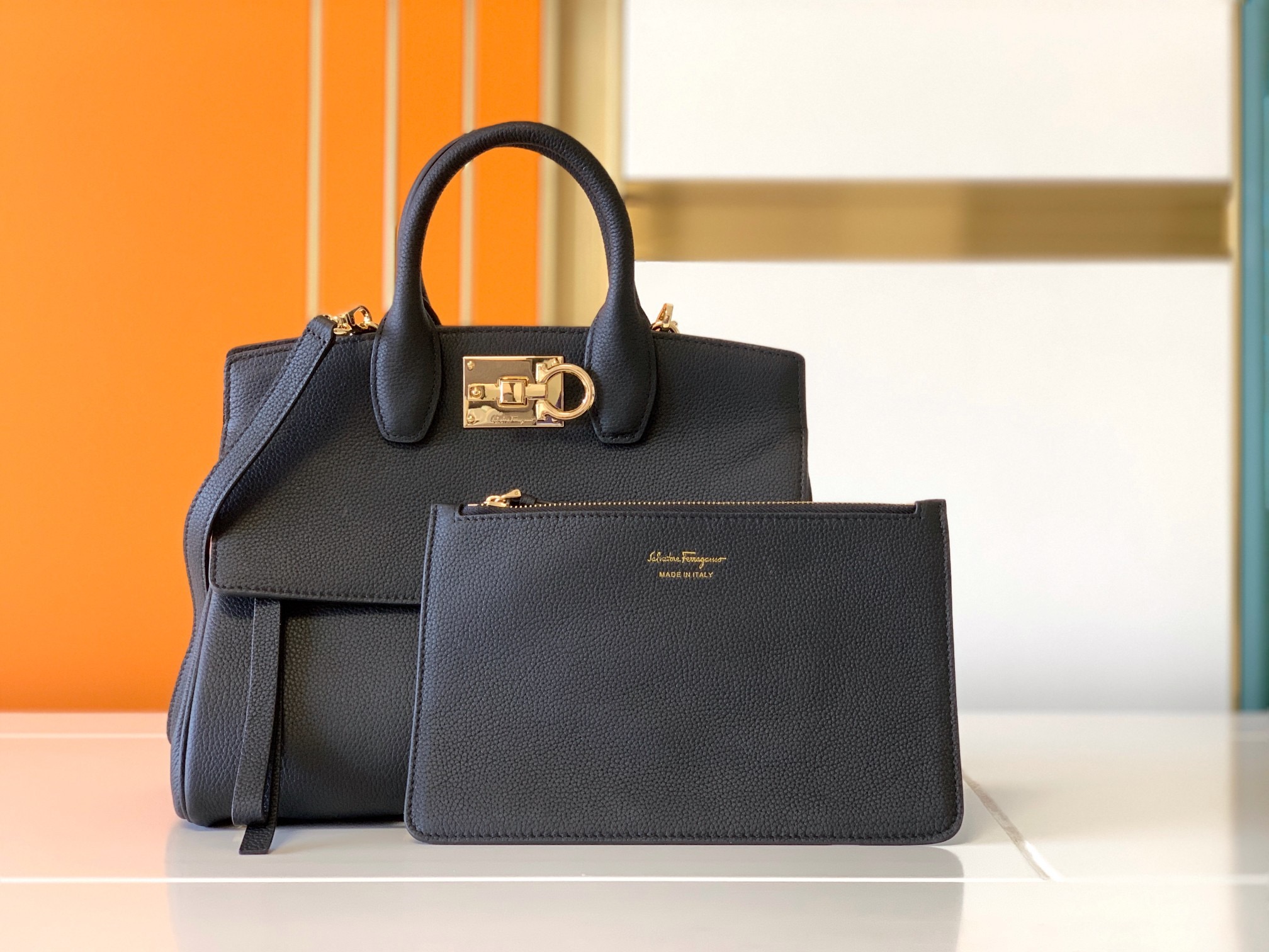 Ferragamo 살바토레 페라가모 FW2023 Gancini 잠금장치 토트백 2