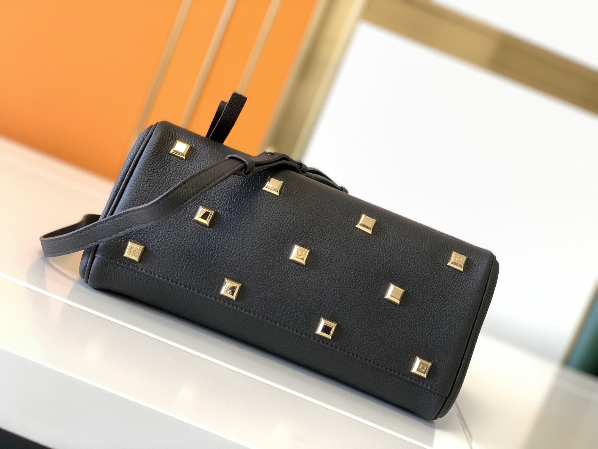 Ferragamo 살바토레 페라가모 FW2023 Gancini 잠금장치 토트백 9