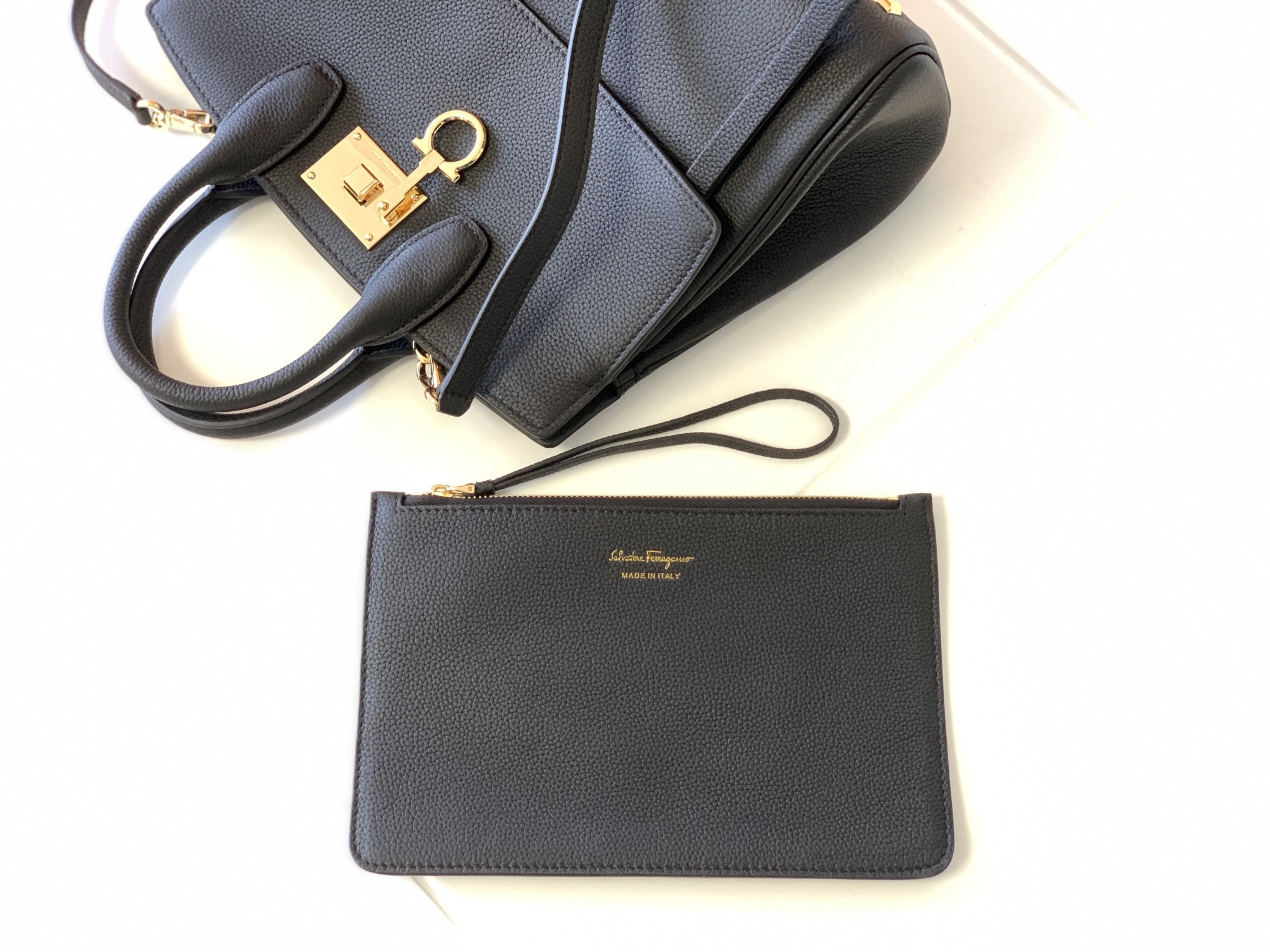 Ferragamo 살바토레 페라가모 FW2023 Gancini 잠금장치 토트백 10