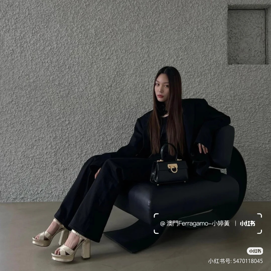 FERRAGAMO 페라가모 뮤지엄 컬렉션 복고 마구백 스몰 DY-212958 3