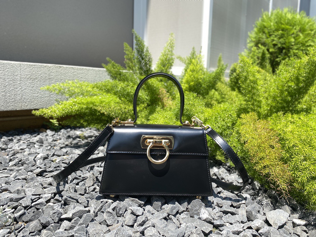 FERRAGAMO 페라가모 뮤지엄 컬렉션 복고 마구백 스몰 DY-212958 8