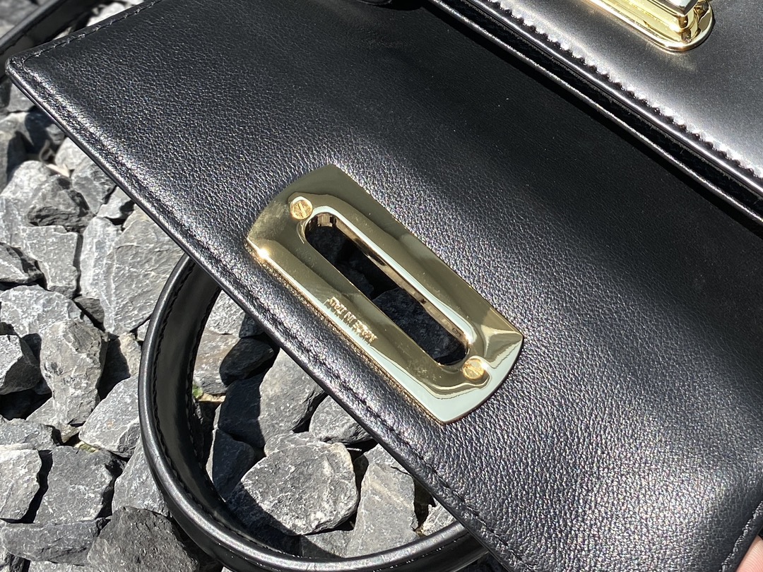 FERRAGAMO 페라가모 뮤지엄 컬렉션 복고 마구백 스몰 DY-212958 11