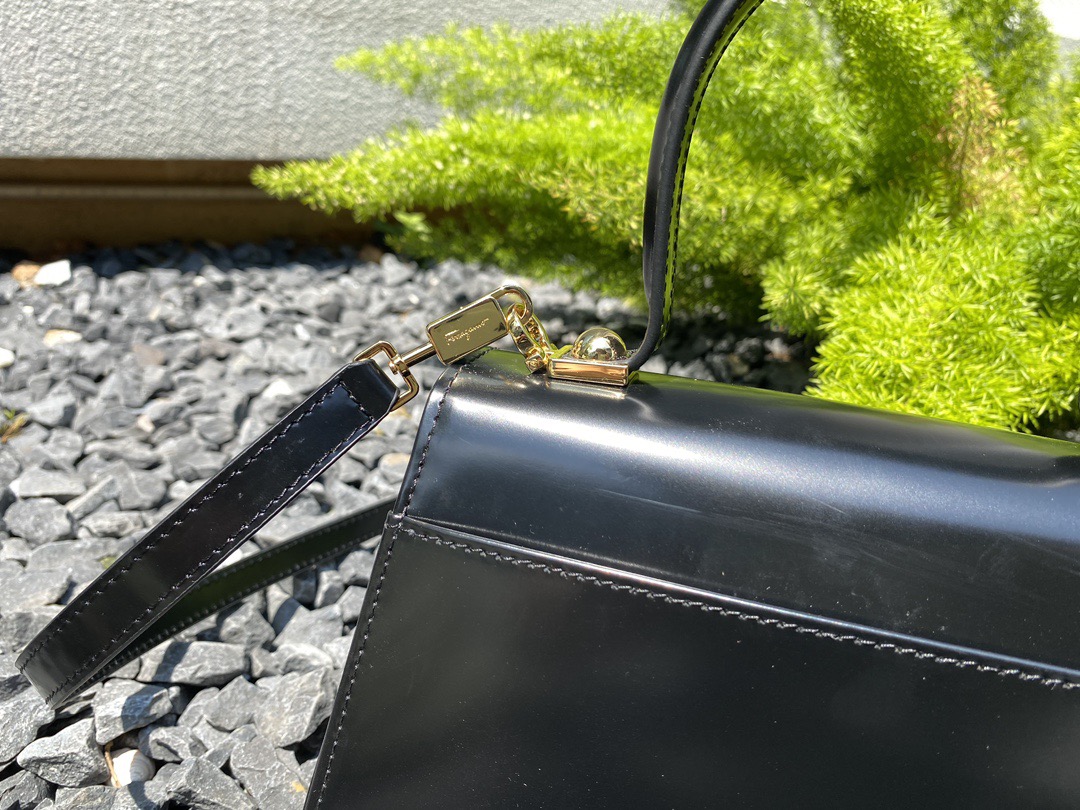 FERRAGAMO 페라가모 뮤지엄 컬렉션 복고 마구백 스몰 DY-212958 13