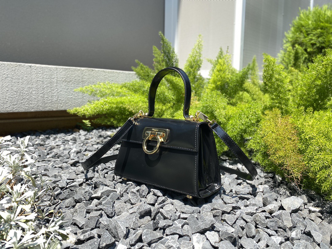 FERRAGAMO 페라가모 뮤지엄 컬렉션 복고 마구백 스몰 DY-212958 14