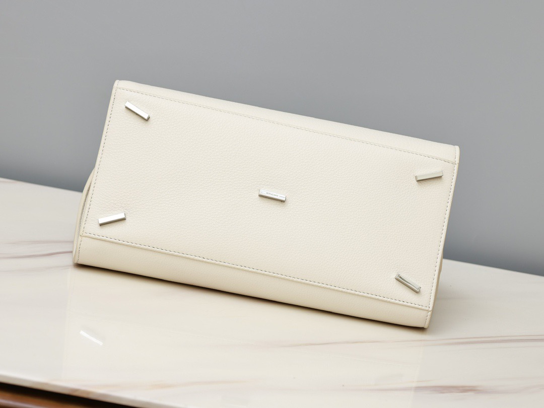 FERRAGAMO 페레가모 FW2023 HUG 나파 가죽 토트백 6