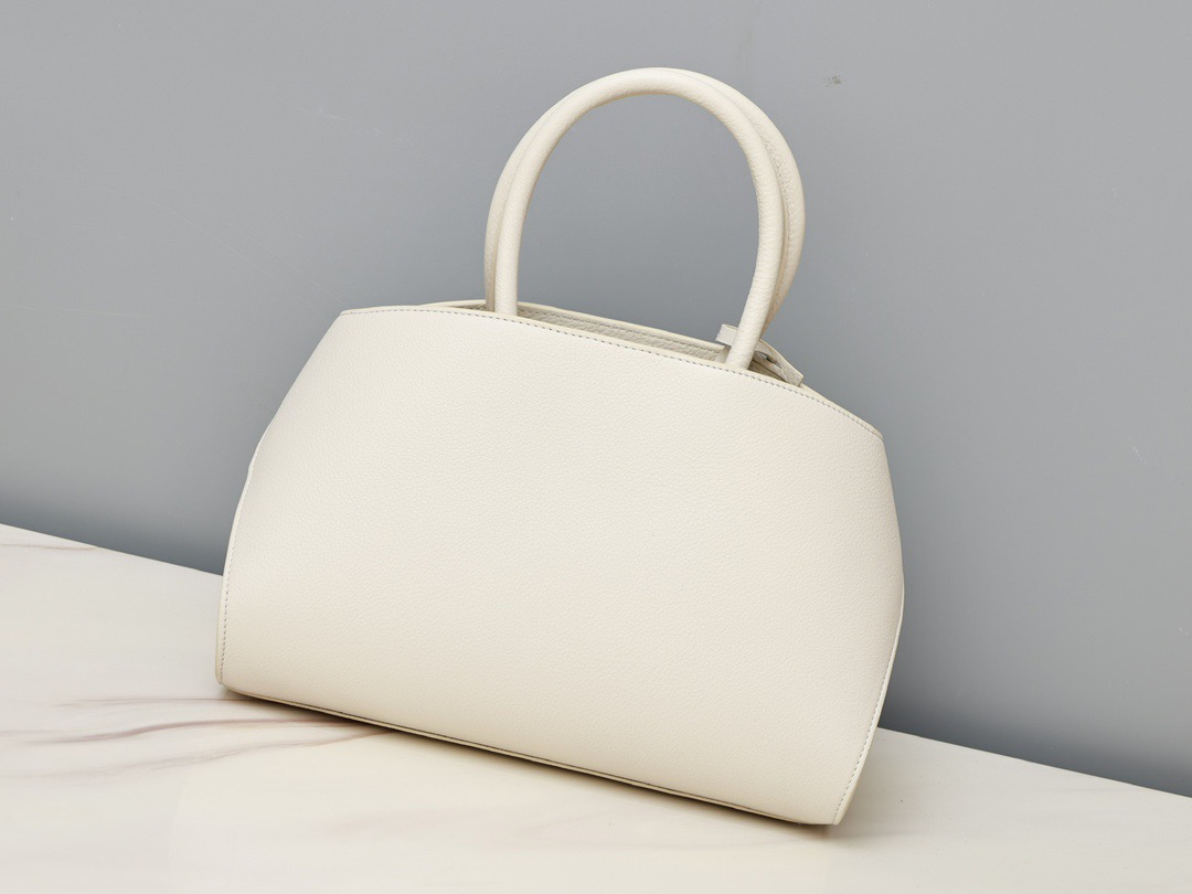 FERRAGAMO 페레가모 FW2023 HUG 나파 가죽 토트백 8