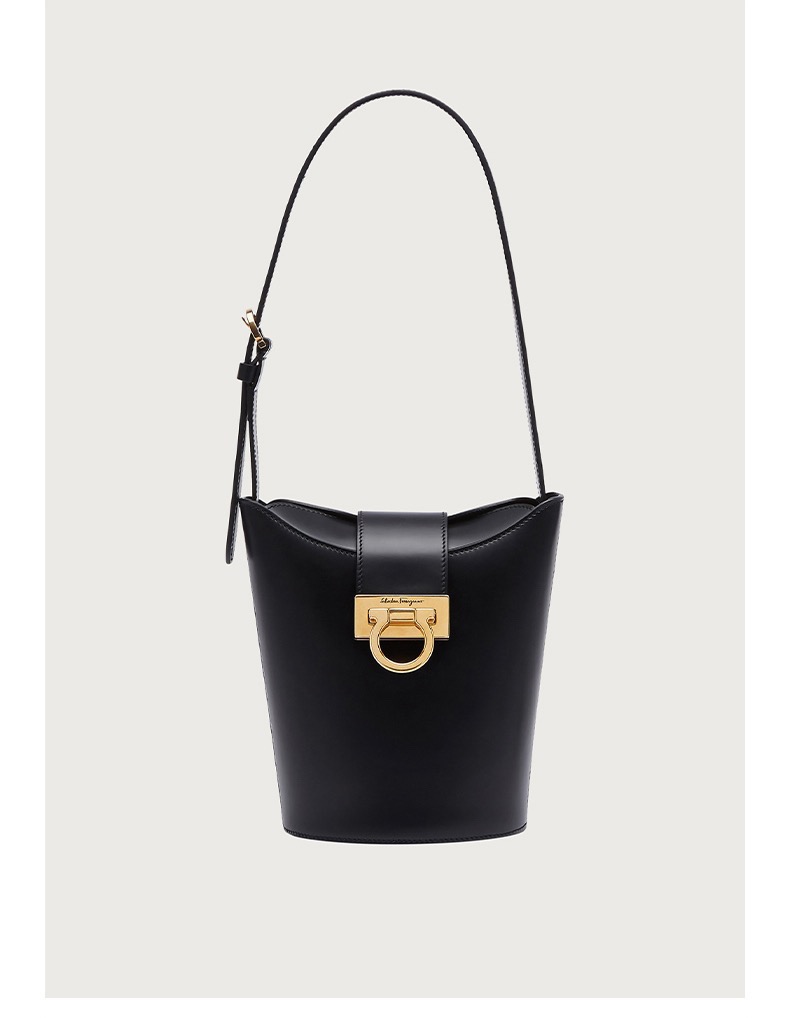 FERRAGAMO 살바토레 페라가모 SS2023 Gancini 버킷백 1