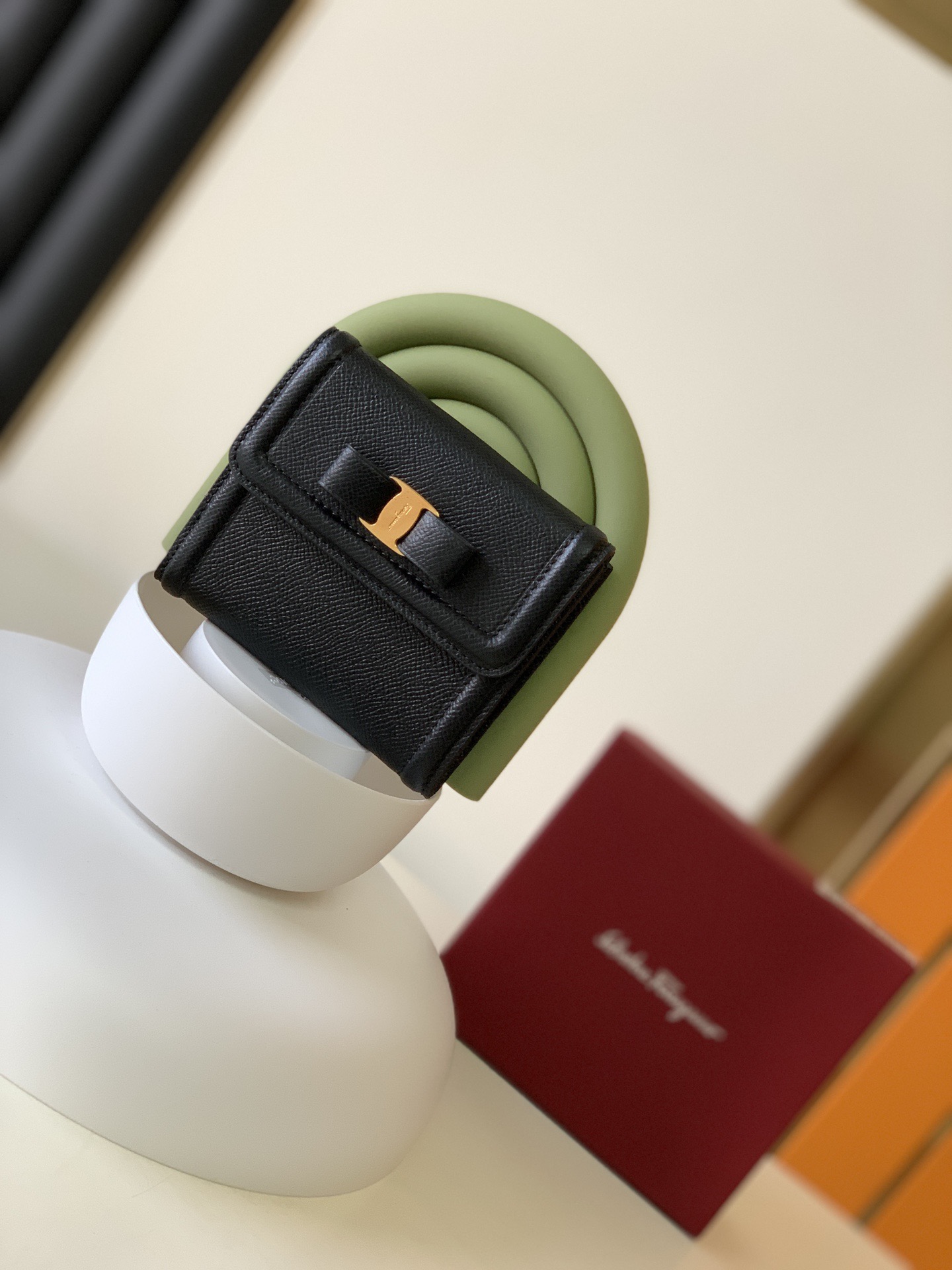 Ferragamo 살바토레 페라가모 FW2023 Vara 리본 장식 소가죽 지갑 4