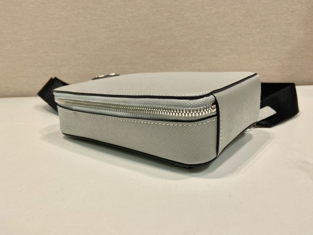 PRADA 프라다 FW2023 사피아노 가죽 크로스백 10