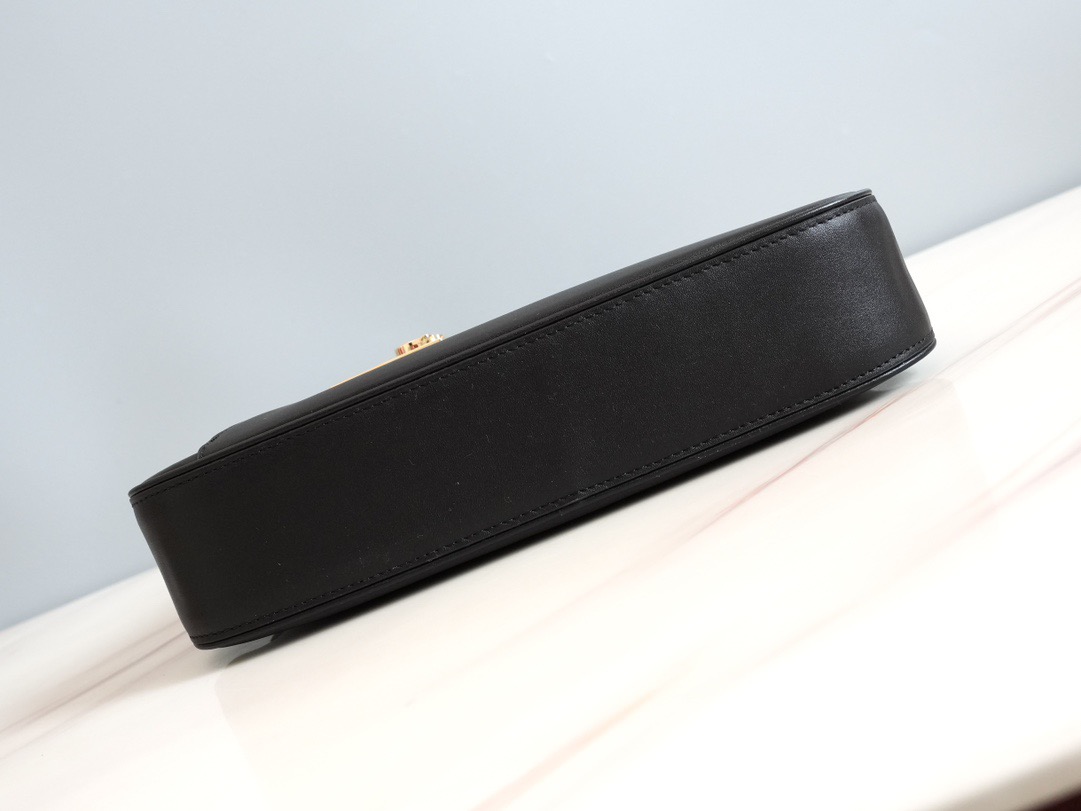 FERRAGAMO 페라가모 간치니 스트랩 숄더백 EE-216295 6