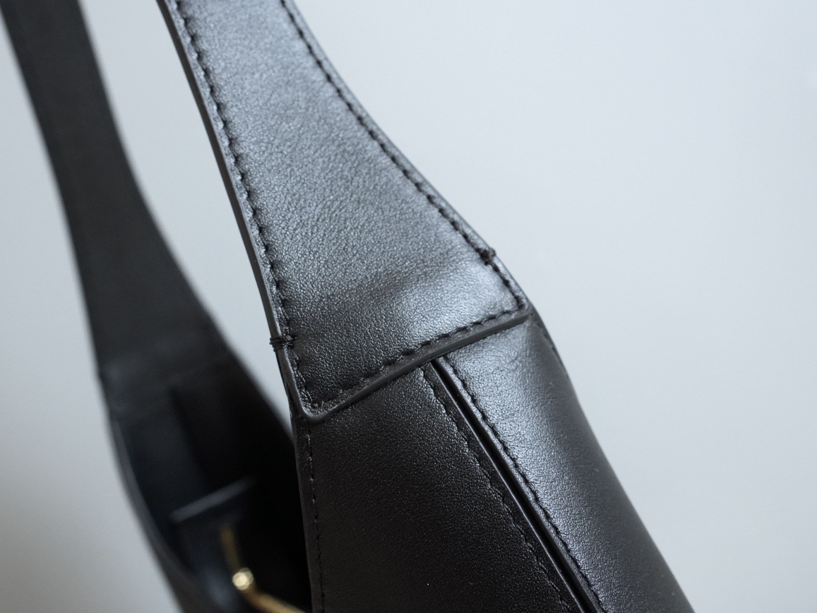 FERRAGAMO 페라가모 간치니 스트랩 숄더백 EE-216295 7