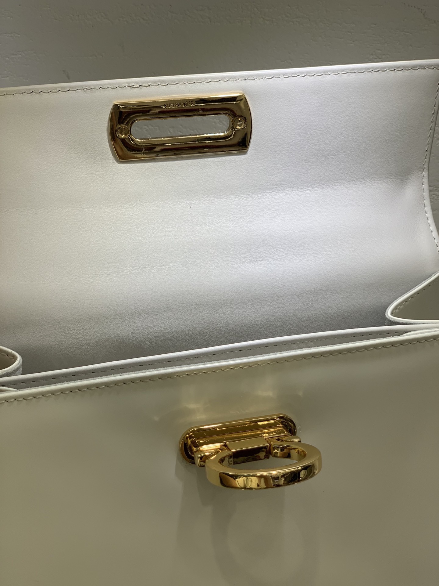 Ferragamo 살바토레 페라가모 FW2023 Gancino 블랙 토트백 6