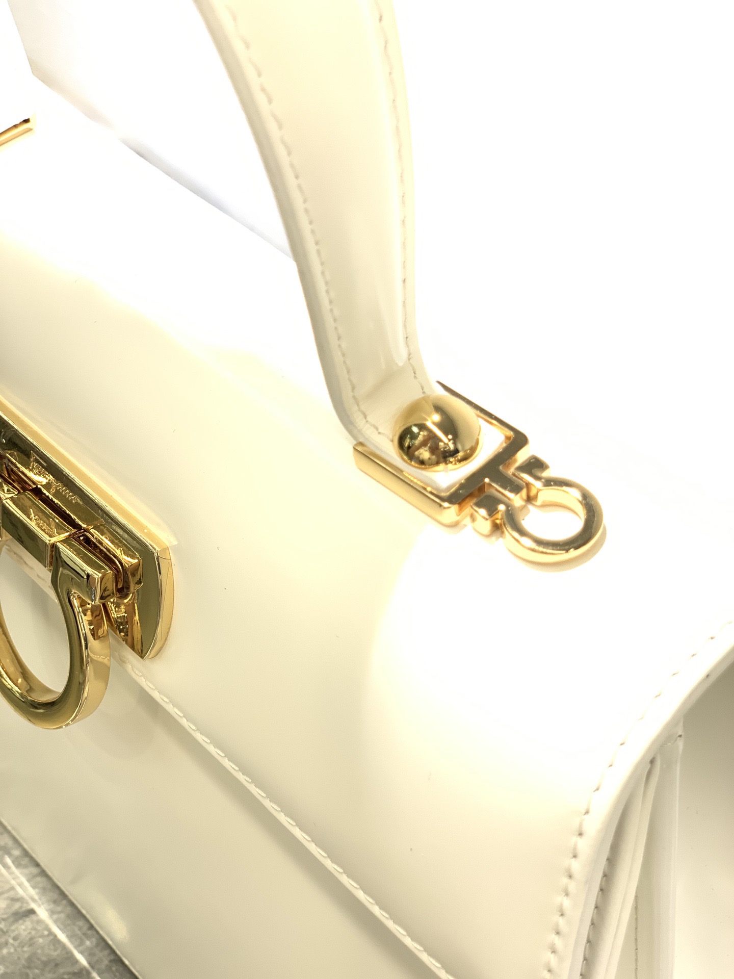 Ferragamo 살바토레 페라가모 FW2023 Gancino 블랙 토트백 8