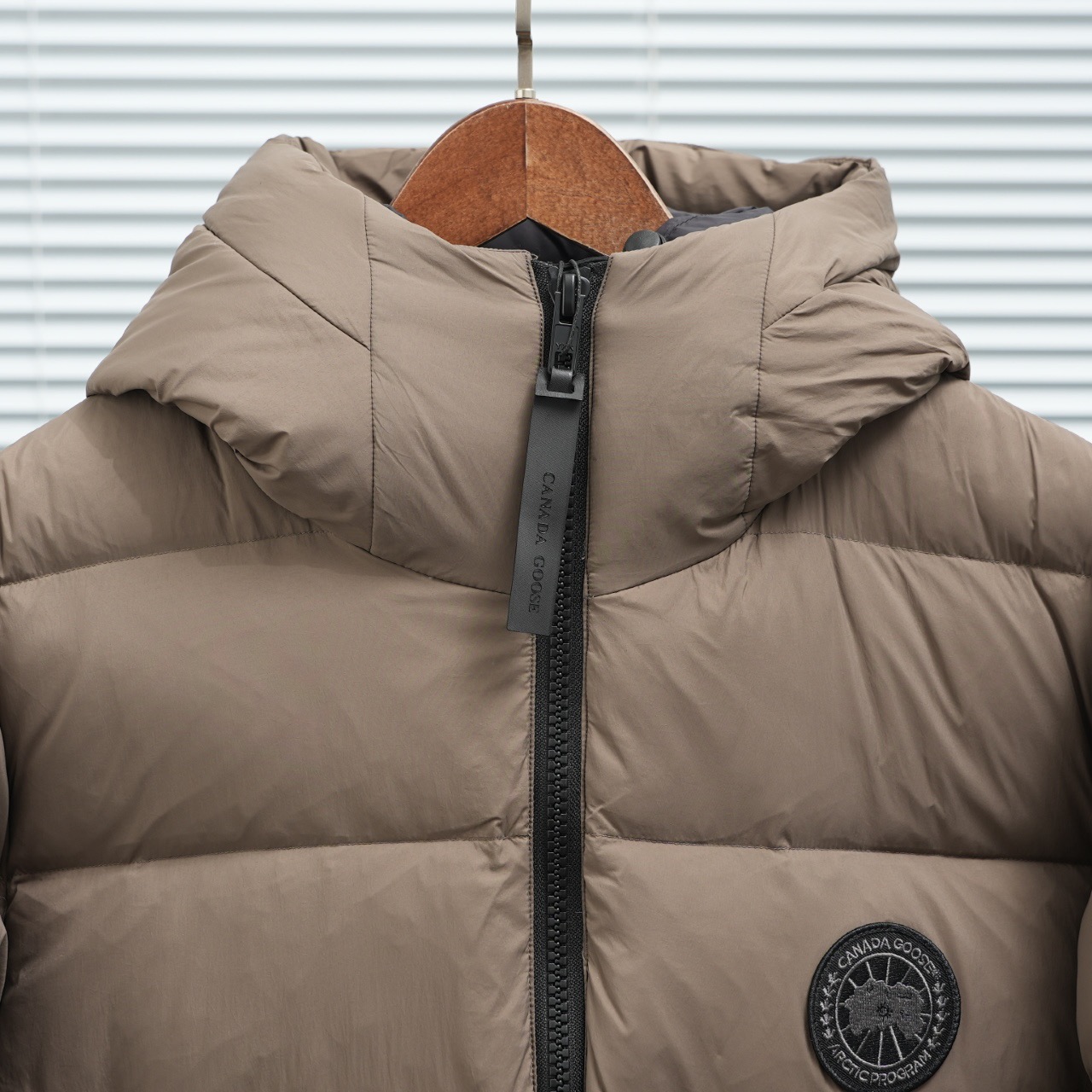 CANADA GOOSE 캐나다구스 FW2023 후드 일체형 다운 재킷 2