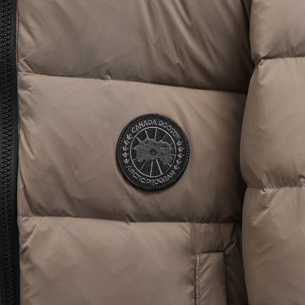 CANADA GOOSE 캐나다구스 FW2023 후드 일체형 다운 재킷 3