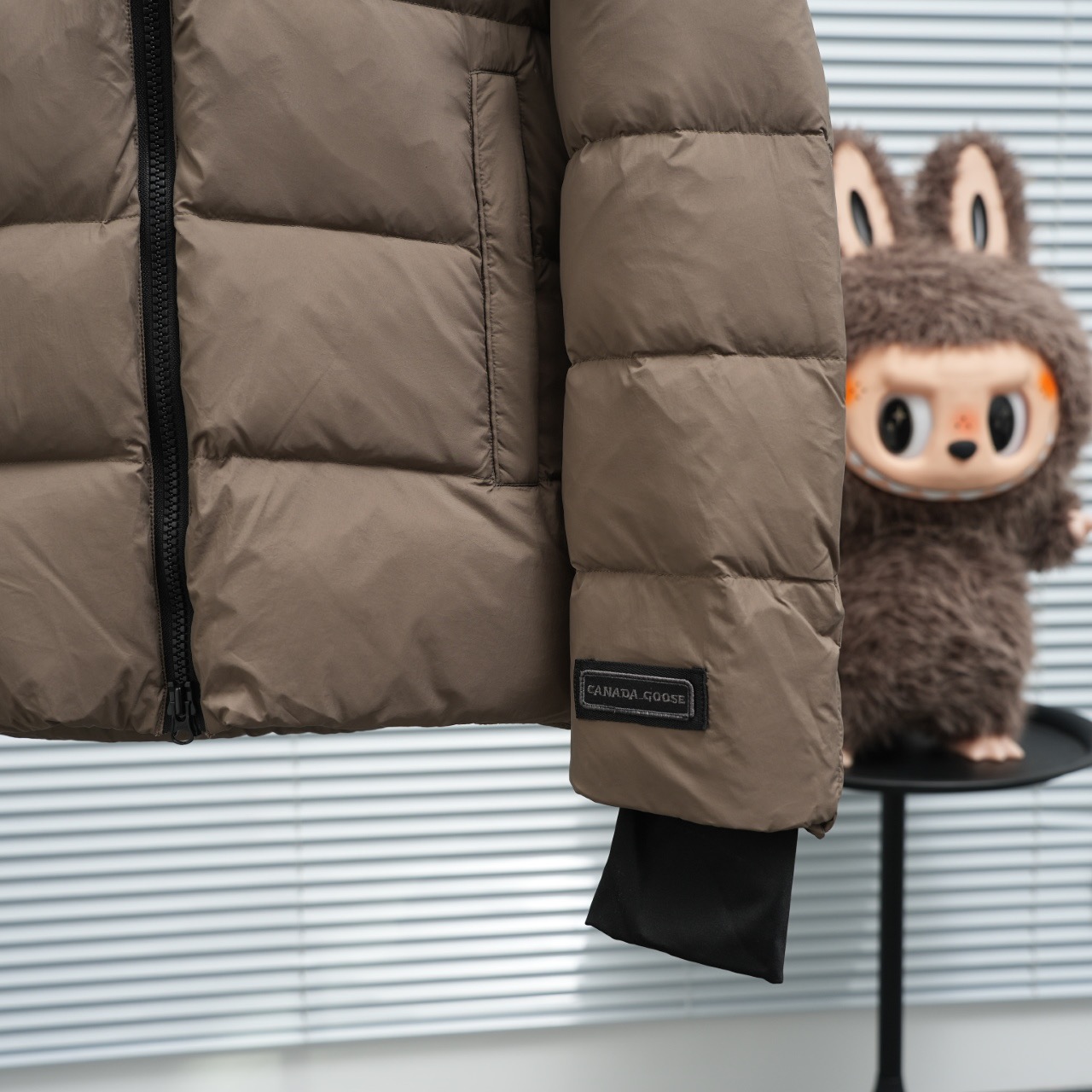 CANADA GOOSE 캐나다구스 FW2023 후드 일체형 다운 재킷 5