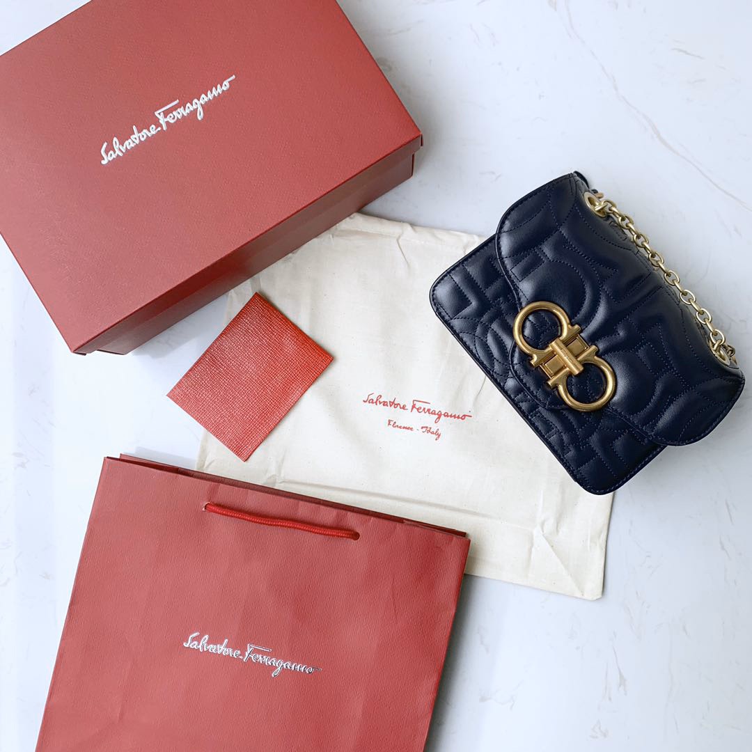 SALVATORE FERRAGAMO 살바토레 페라가모 FW2024 Gancini 퀼팅 가죽 숄더백 4