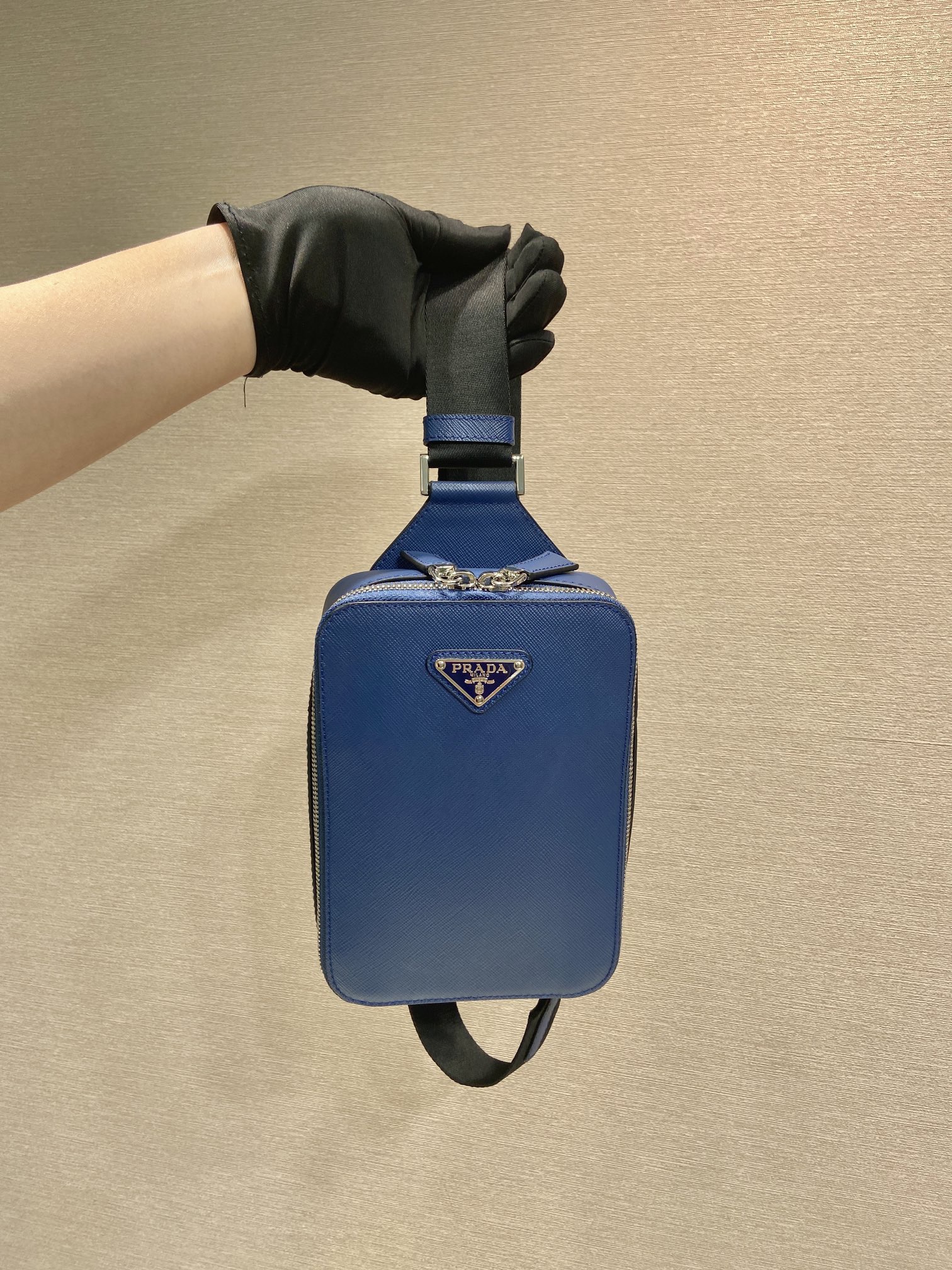 PRADA 프라다 FW2023 사피아노 가죽 크로스백 4