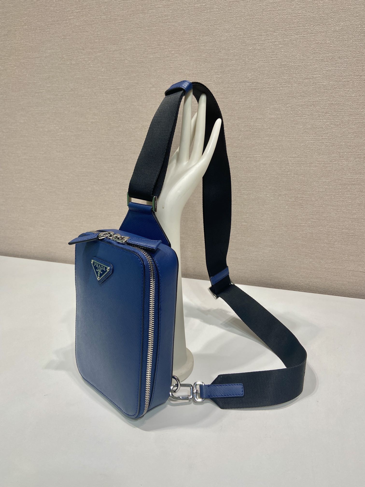 PRADA 프라다 FW2023 사피아노 가죽 크로스백 8