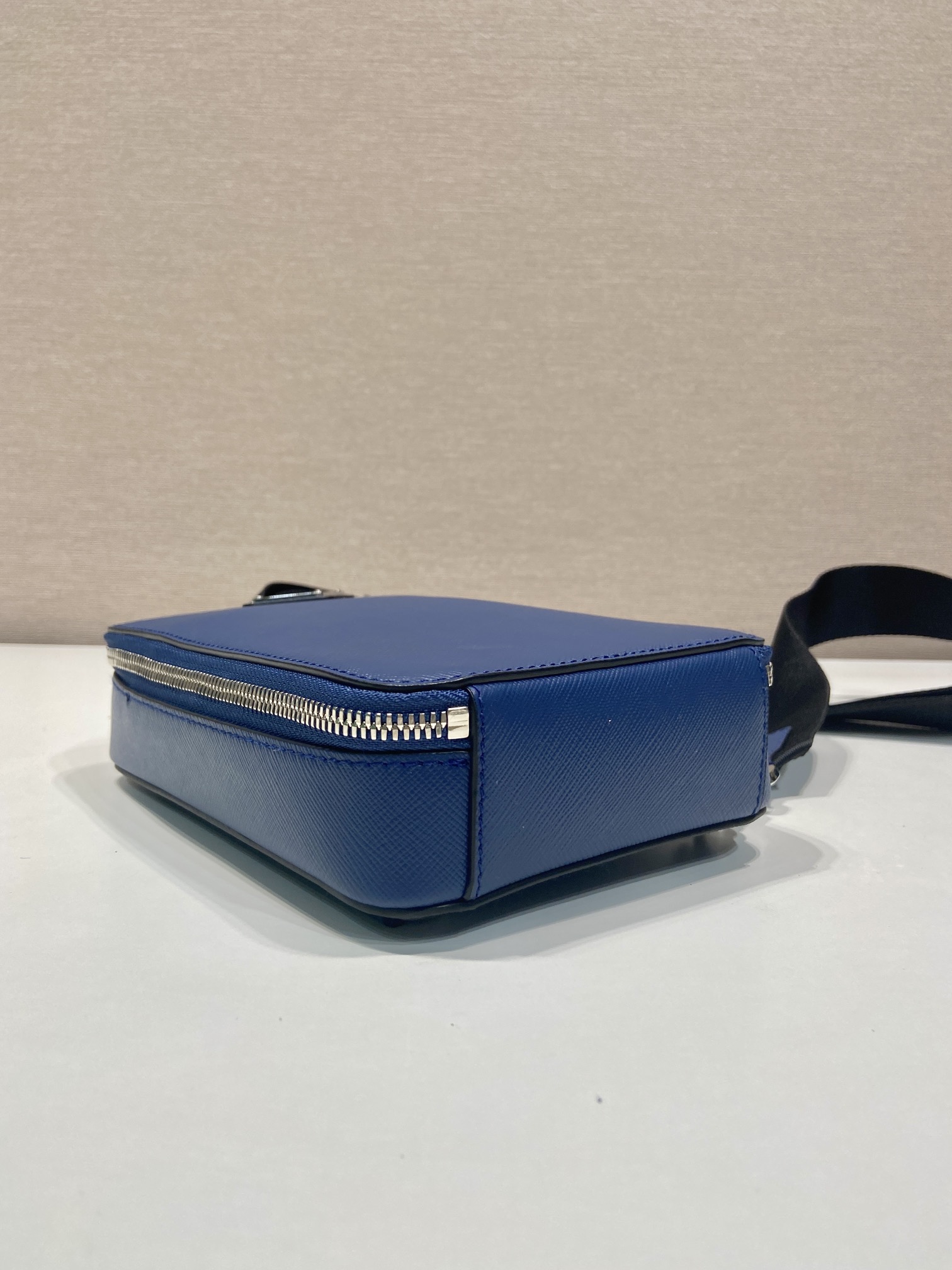 PRADA 프라다 FW2023 사피아노 가죽 크로스백 10