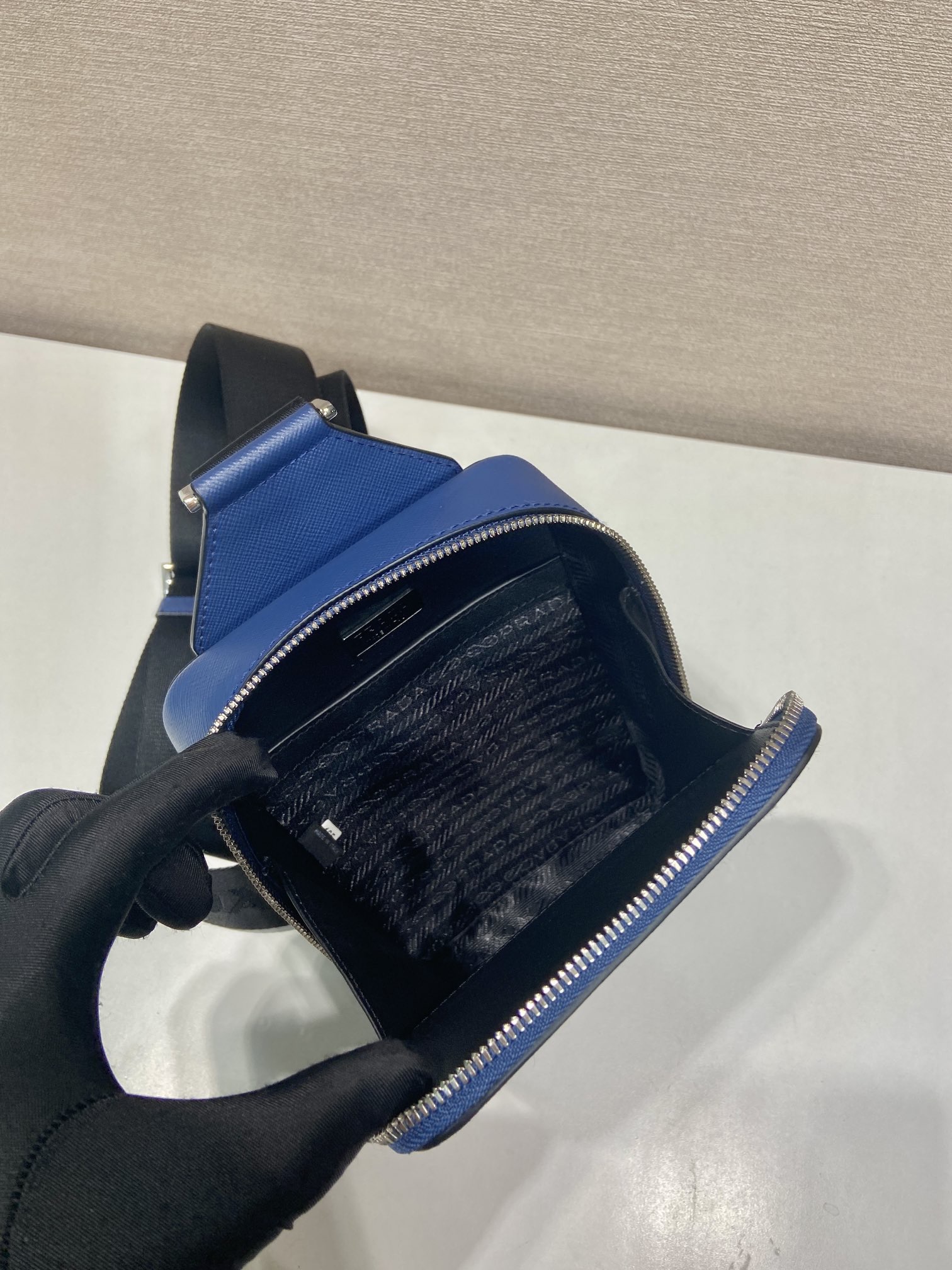 PRADA 프라다 FW2023 사피아노 가죽 크로스백 12