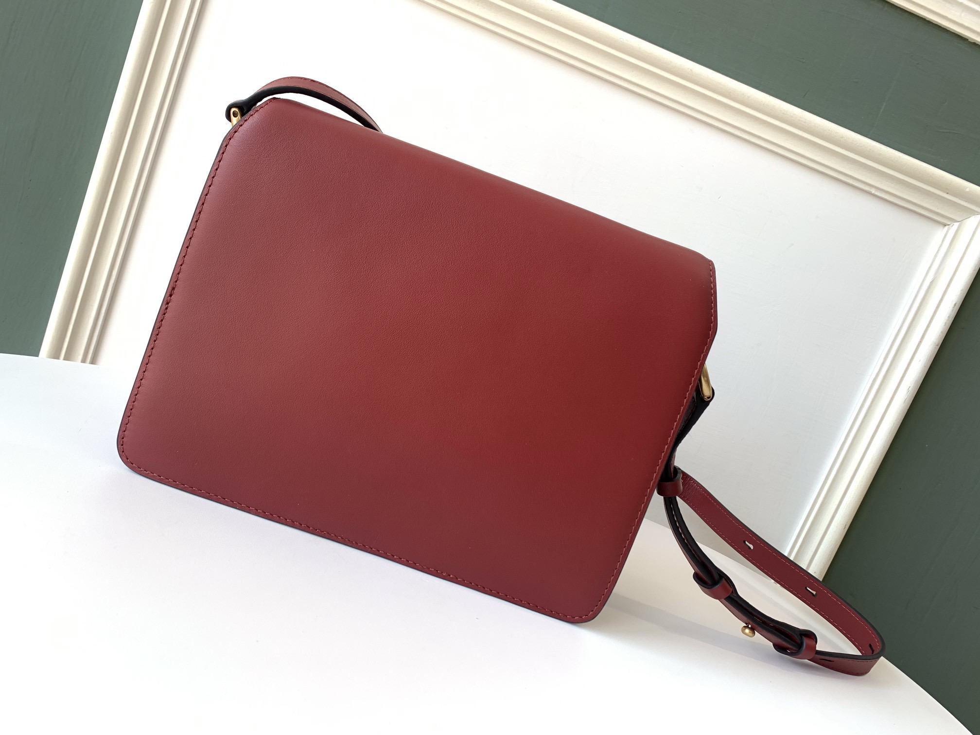 Ferragamo 살바토레 페라가모 SS2023 클래식 가죽 플랩 백 12