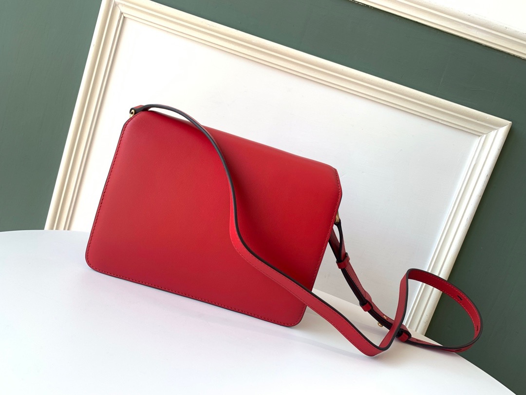 Ferragamo 살바토레 페라가모 SS2023 클래식 가죽 플랩 백 24